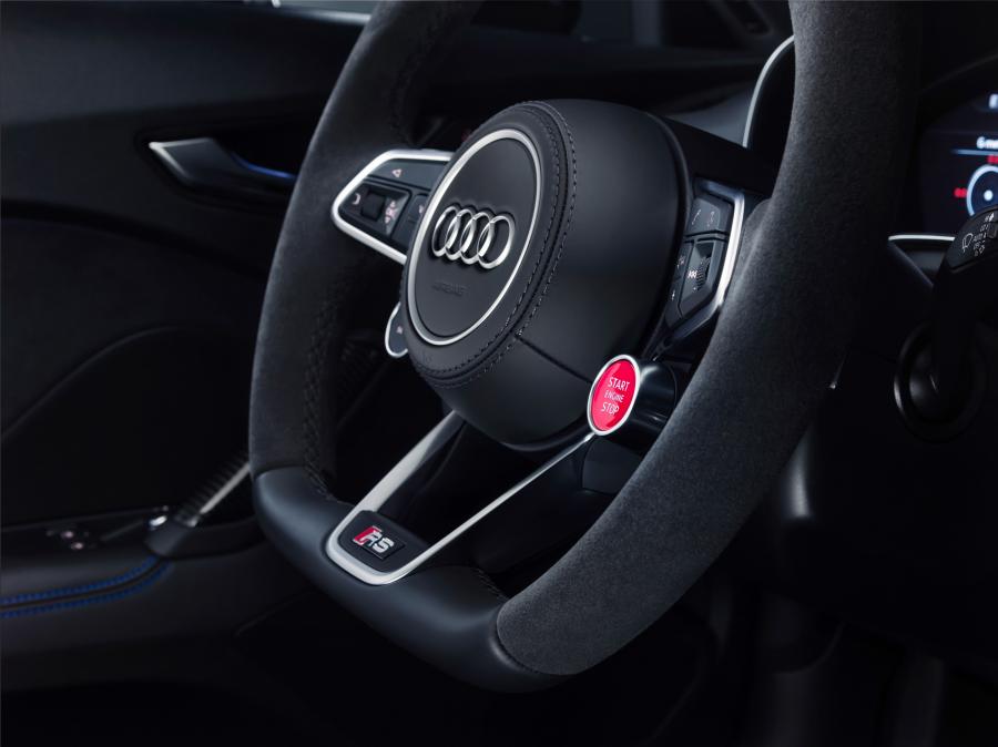 Детали интерьера Audi TT RS Coupe (8S) 2019 года  (WW) (фото 18 из 62)